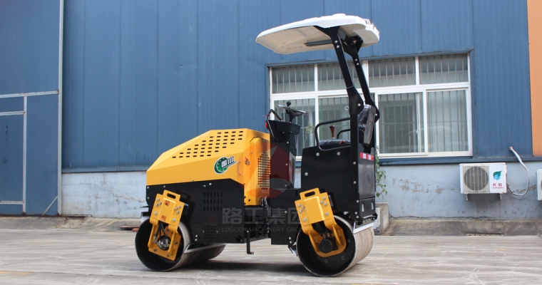 小型壓路機路面施工打滑怎么辦？