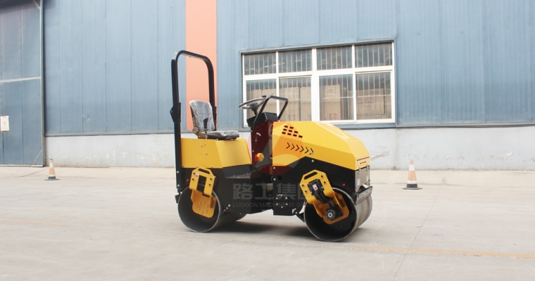 小型壓路機(jī)的詳細(xì)操作規(guī)程、技巧